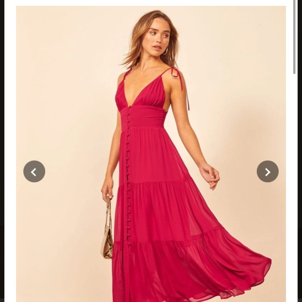 ISO Reformation jaden dress in size 2，4 ，6 in red